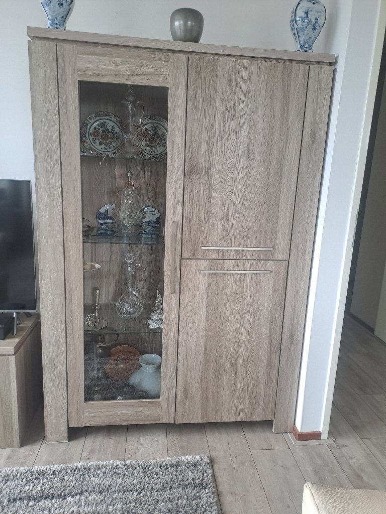 vitrinekast 2 deurs, Ophalen, Met deur(en), 100 tot 150 cm, Zo goed als nieuw