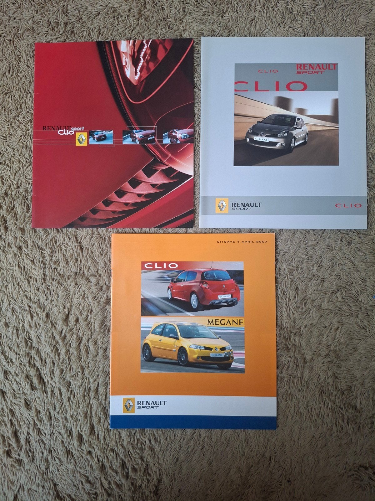 3x autofolder Renault Clio sport, Verzenden, Zo goed als nieuw, Renault