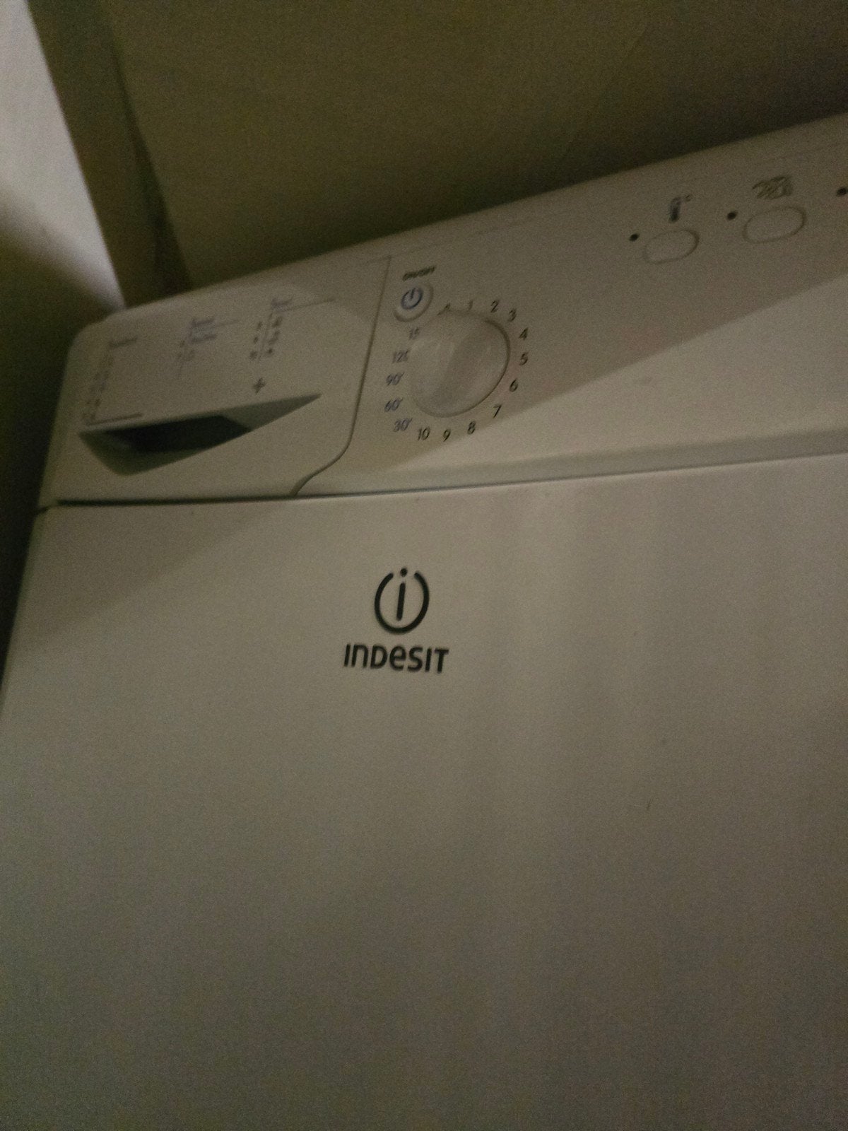 Indesit Wasmachine 7kg defect, Witgoed en Apparatuur, Wasmachines, 6 tot 8 kg, Ophalen, 1200 tot 1600 toeren, 85 tot 90 cm