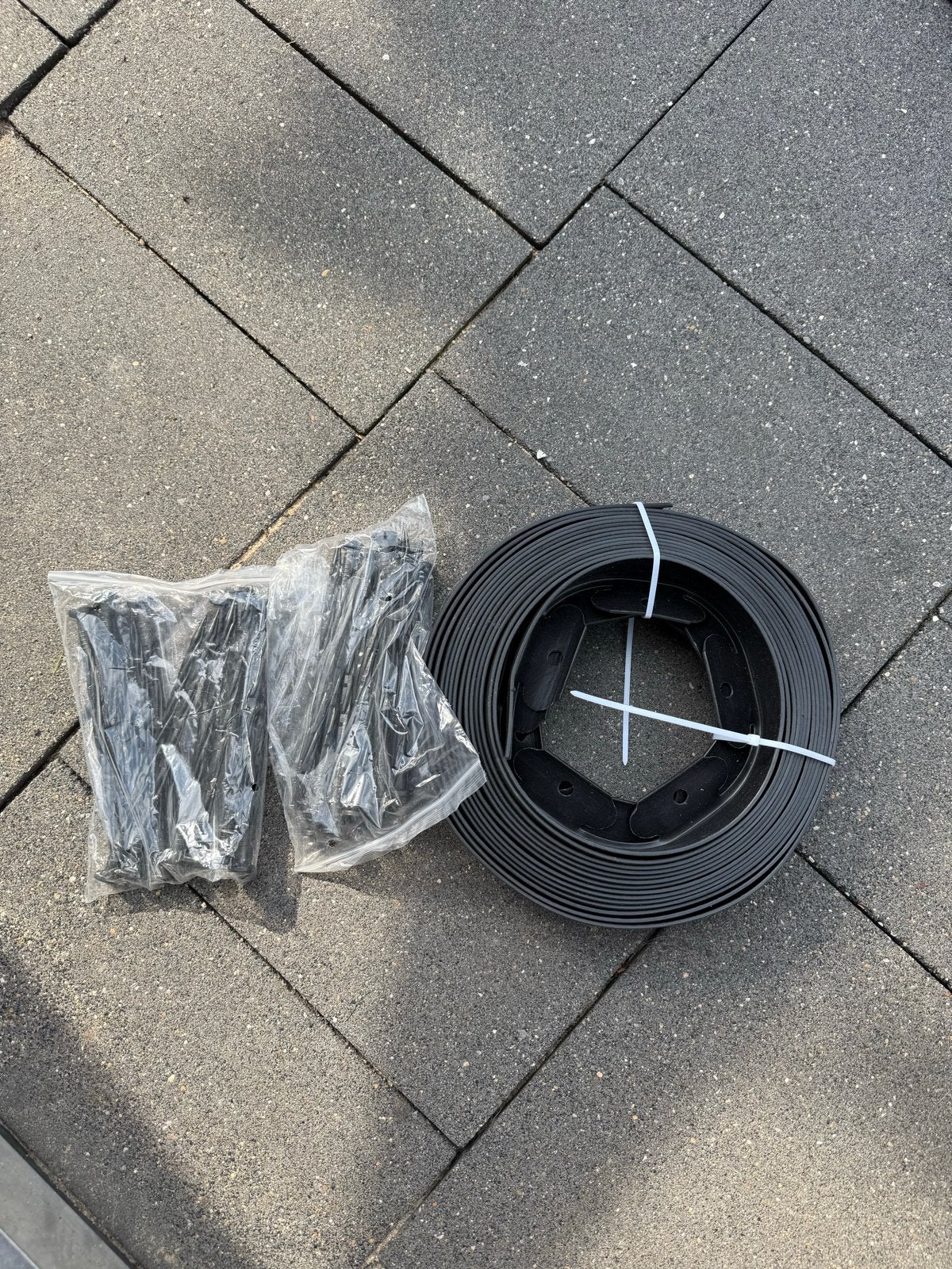 Nieuwe flexibele Gazonrand / border Zwart met Haringen, Tuin en Terras, Zand, Ophalen, Nieuw, Overige typen
