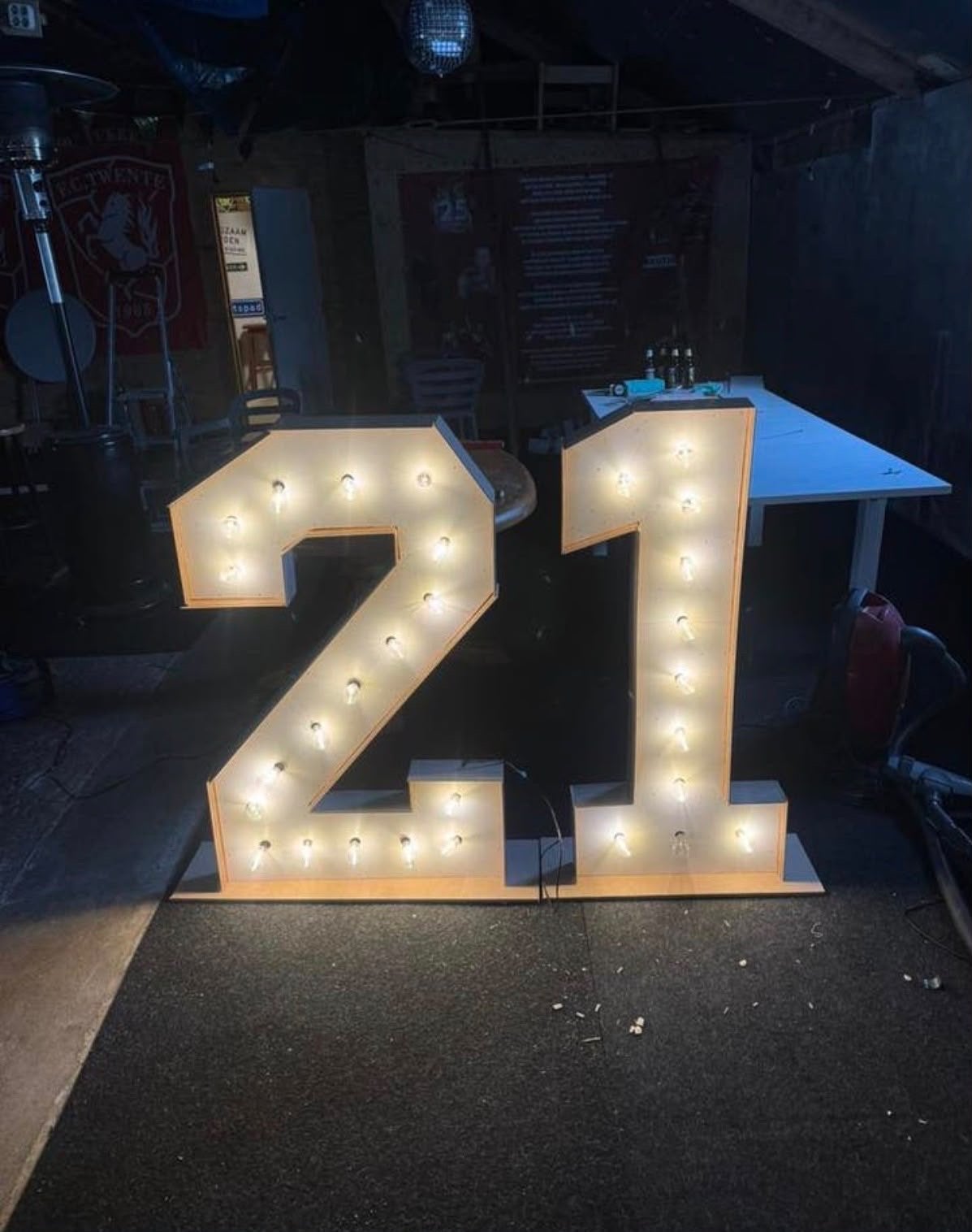 Lichtgevende Cijfers '21' voor Verjaardag of Feest, Ophalen, Zo goed als nieuw, Versiering, Verjaardag