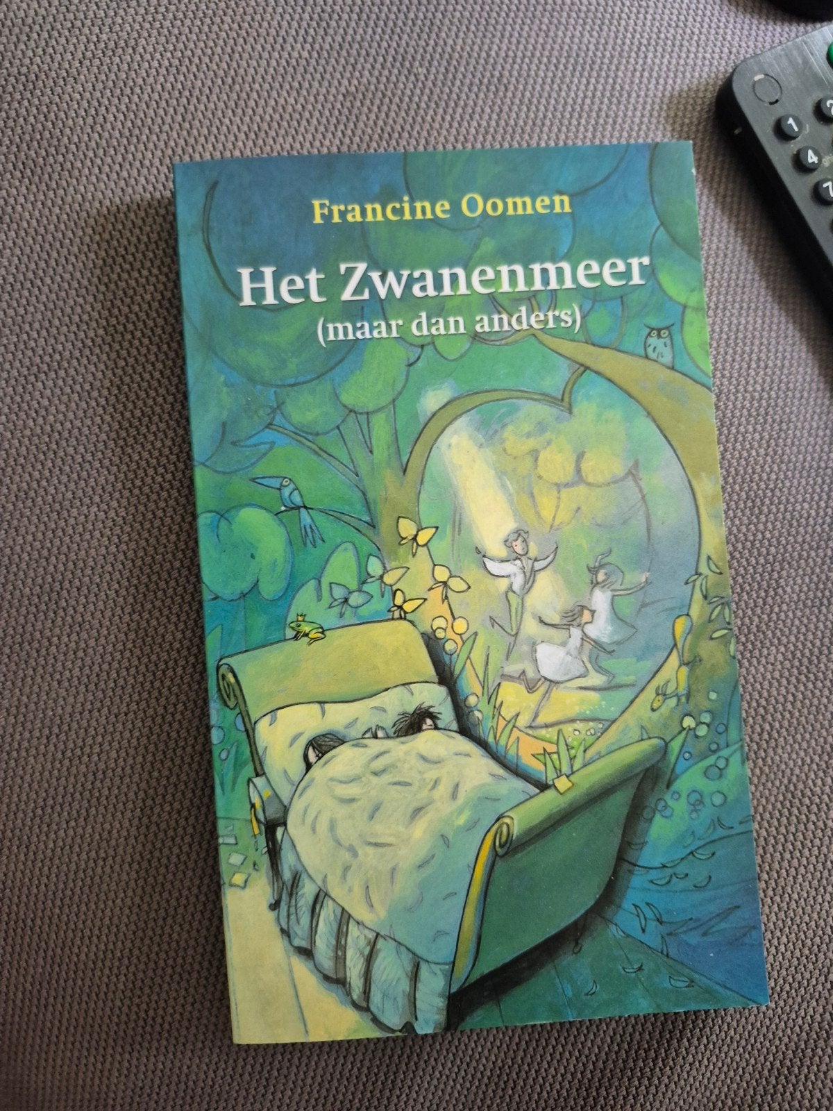 Het Zwanenmeer (maar dan anders) - Francine Oomen, Boeken, Ophalen of Verzenden, Gelezen, Francine Oomen, Fictie algemeen
