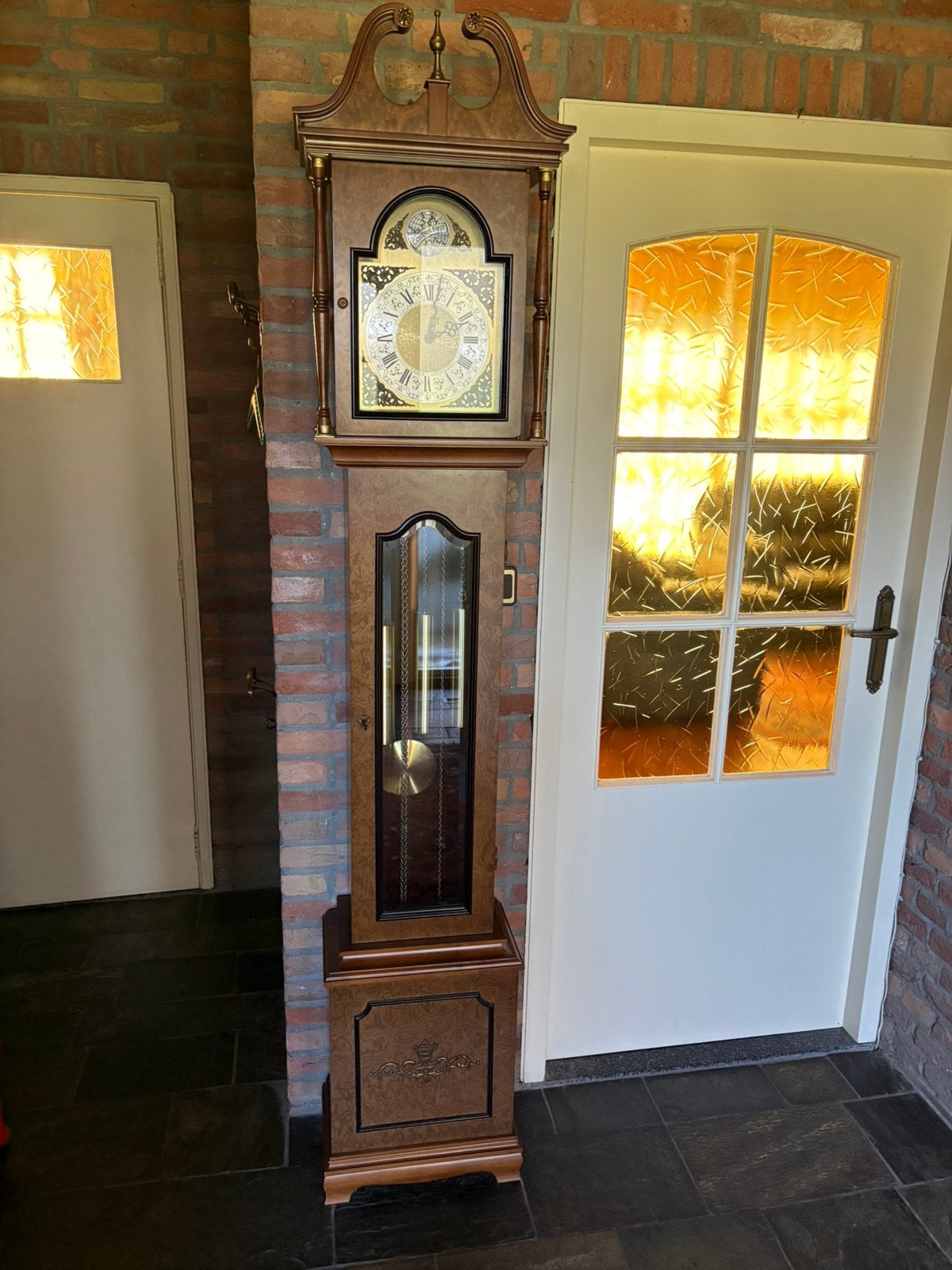 Tempus Fugit staande klok, Ophalen