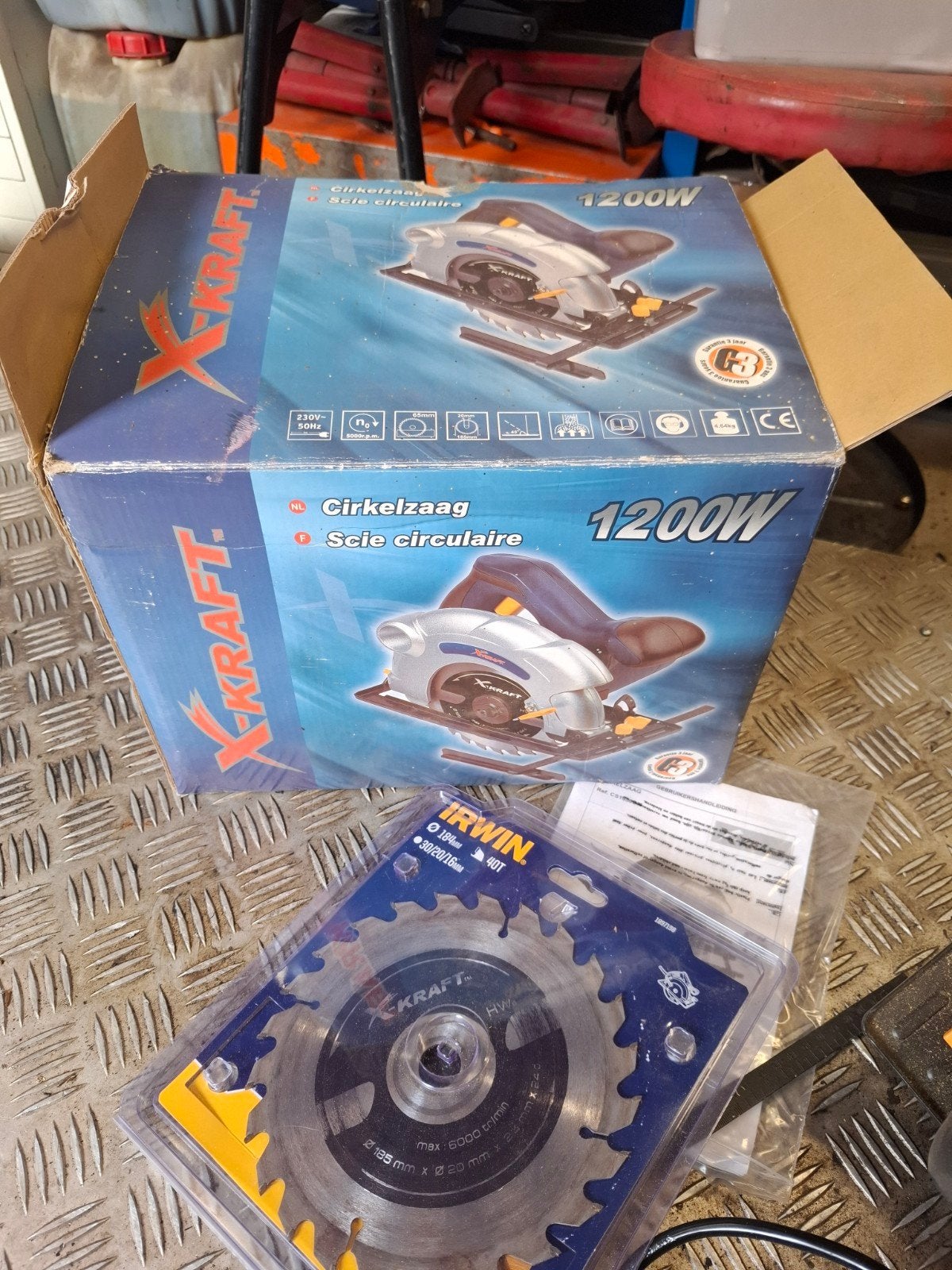 Cirkel zaag met extra zaag blad, Doe-het-zelf en Verbouw, Gereedschap | Zaagmachines, Ophalen, Gebruikt, 1200 watt of meer, 30 tot 70 mm
