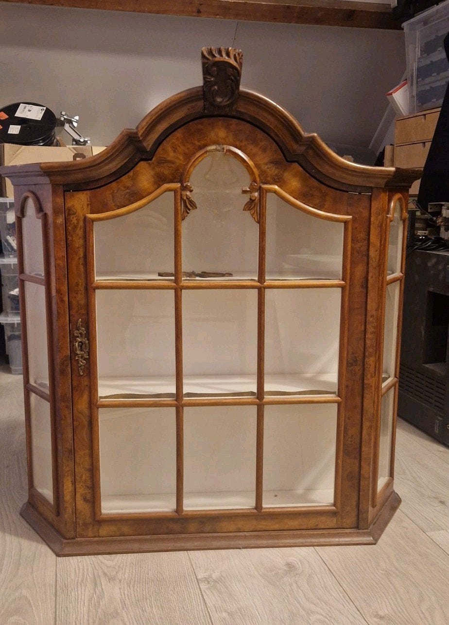 Antieke vitrinekast met glas en houtsnijwerk, Antiek en Kunst, Ophalen