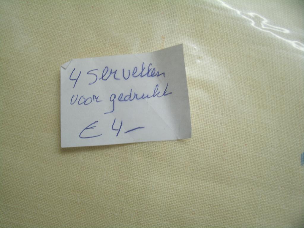 bg 75 4 servetten voorgedrukt 120gr  4,00, Hobby en Vrije tijd, Borduren en Borduurmachines, Ophalen of Verzenden, Nieuw, Borduurgaren of Zijde