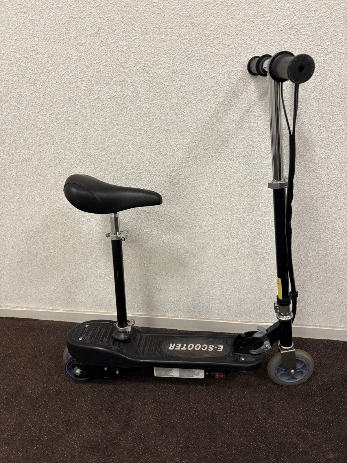 Elektrische step met zadel | Weinig gebruikt | €75, Fietsen en Brommers, Ophalen, Gebruikt, Elektrische step (E-scooter)