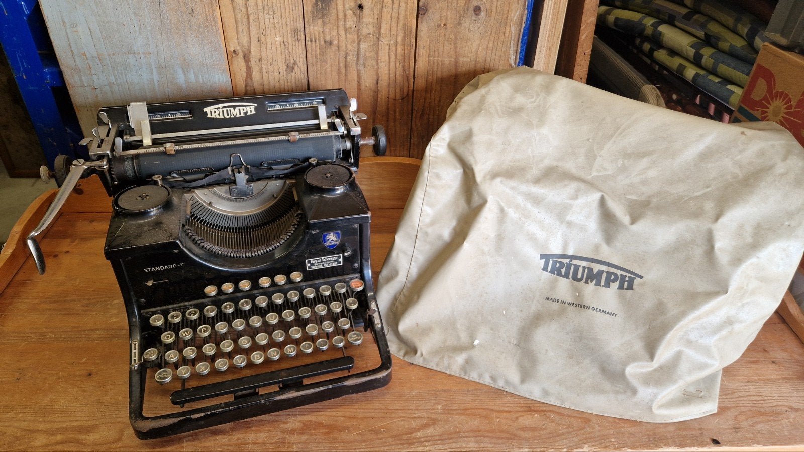 Antieke Triumph typemachine, Ophalen