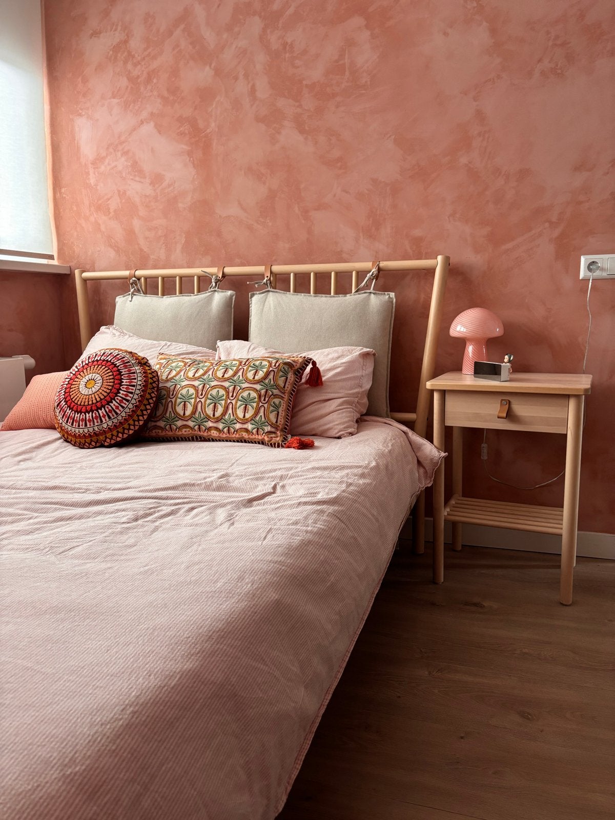 IKEA Björksnäs bed 140x200 met lattenbodems en nachtkastje, Ophalen, Beige, Tweepersoons, 140 cm