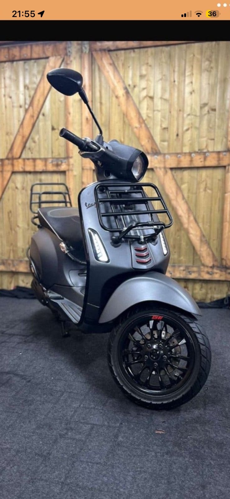 Vespa sprint | grijs | (begrenzer), Ophalen, Overige modellen, Maximaal 45 km/u, Zo goed als nieuw