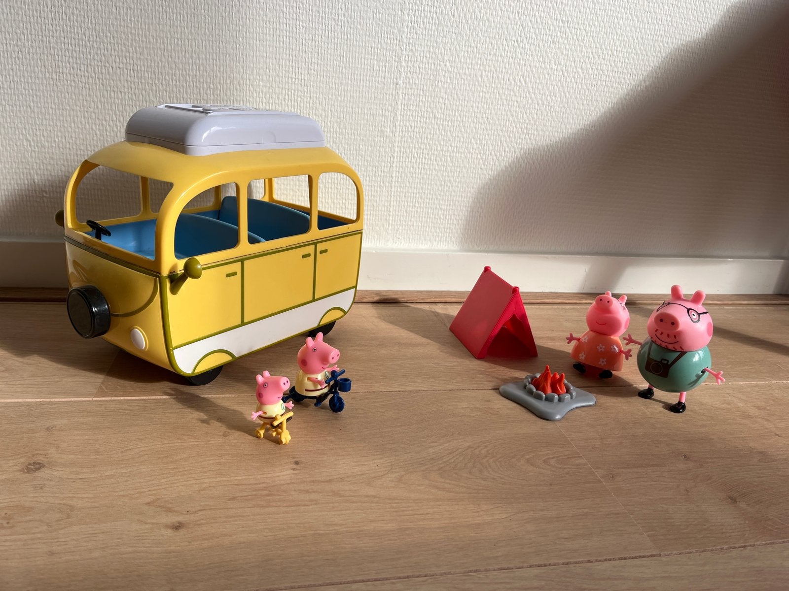 Peppa big Camper met Familie en Accessoires, Ophalen of Verzenden, Gebruikt, Jongen of Meisje