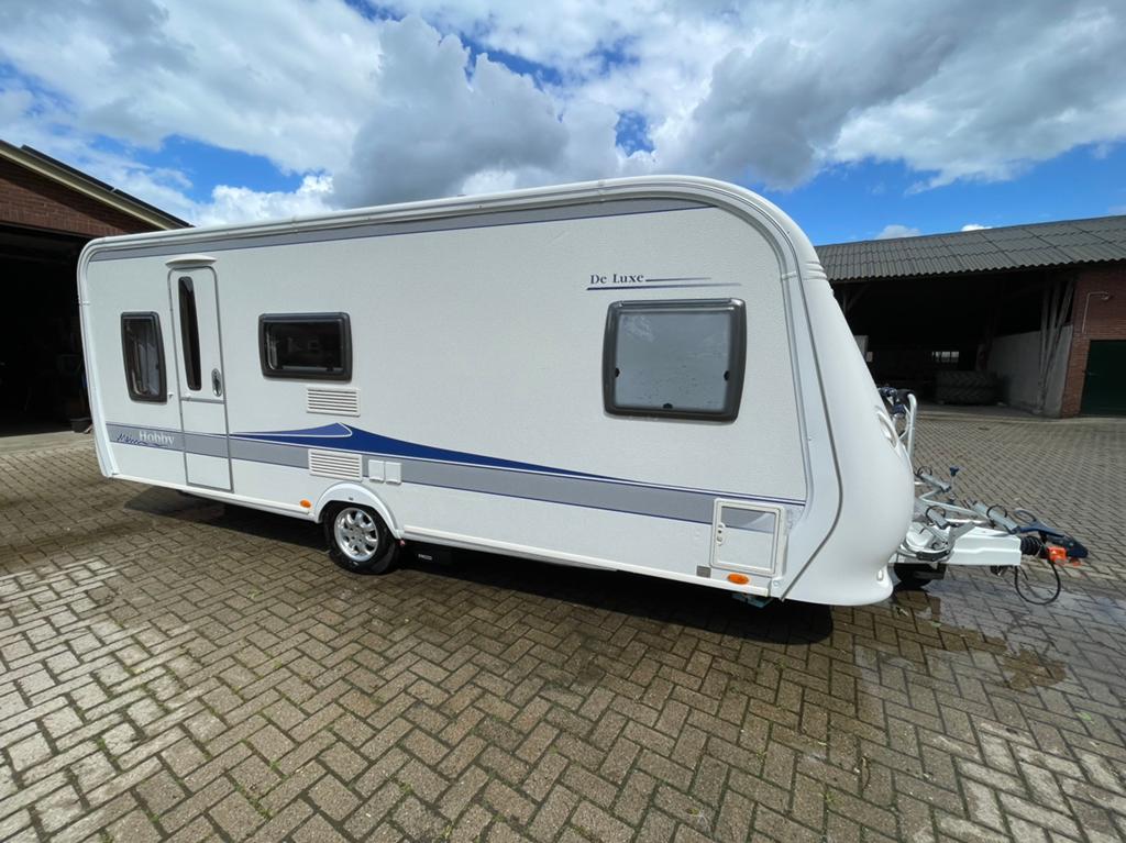 Hobby De Luxe 560 KMFe 2009 – Nieuwstaat – Zeer compleet, Rondzit, Hobby, Particulier, 6 tot 7 meter