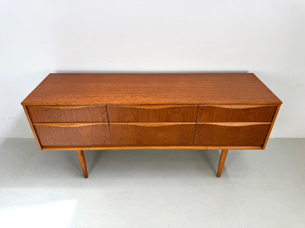 Vintage dressoir Austinsuite, Huis en Inrichting, Kasten | Dressoirs, Verzenden, Zo goed als nieuw, 25 tot 50 cm, 150 tot 200 cm