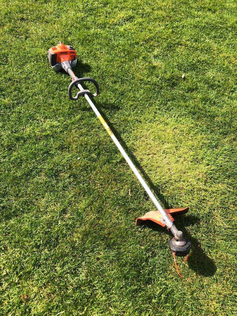 Husqvarna 323L Strimmer - Benzine Grastrimmer, Ophalen, Gebruikt, 30 tot 50 cm, Benzine