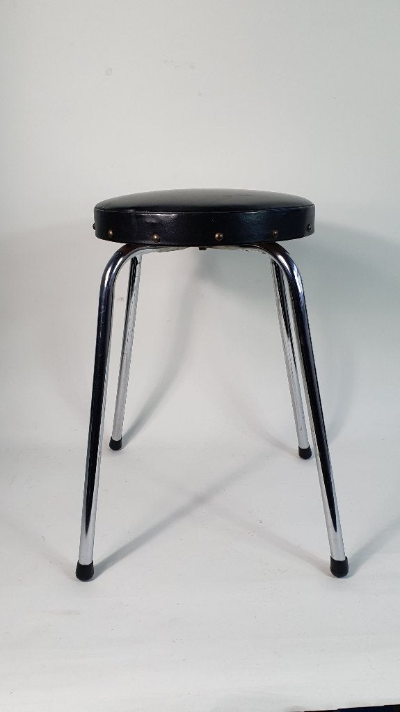 Retro kruk zwart, chroom onderstel, skai leer zitting. S36, Huis en Inrichting, Barkrukken, Gebruikt, 60 tot 90 cm, Leer, 5 krukken of meer