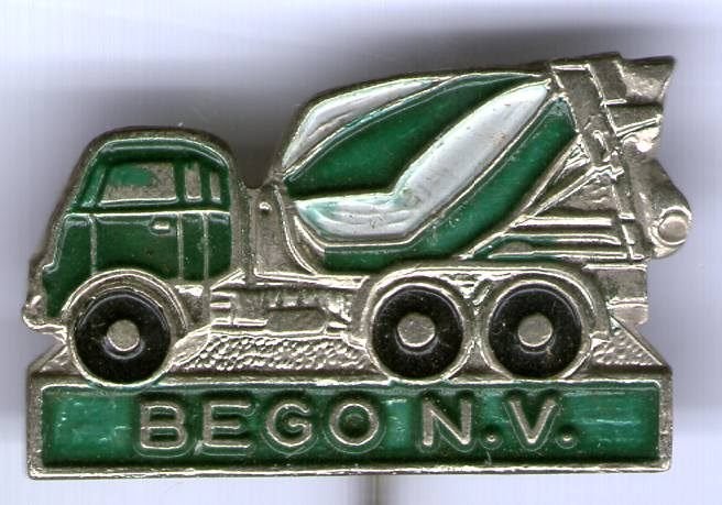BEGO N.V. Betoncentrale vrachtwagen speldje ( D_255), Ophalen of Verzenden, Zo goed als nieuw, Transport, Speldje of Pin