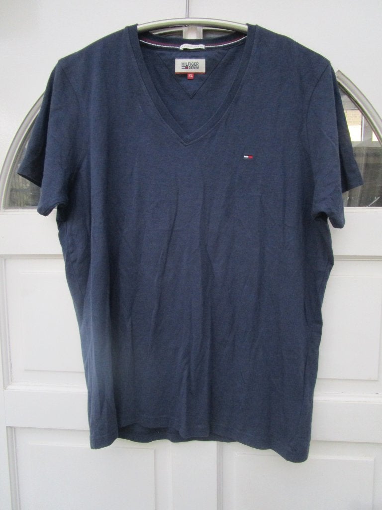 Donkerblauw Tommy Hilfiger v-hals shirt, XL valt als M, Ophalen, Tommy Hilfiger, Zo goed als nieuw, Maat 48/50 (M)