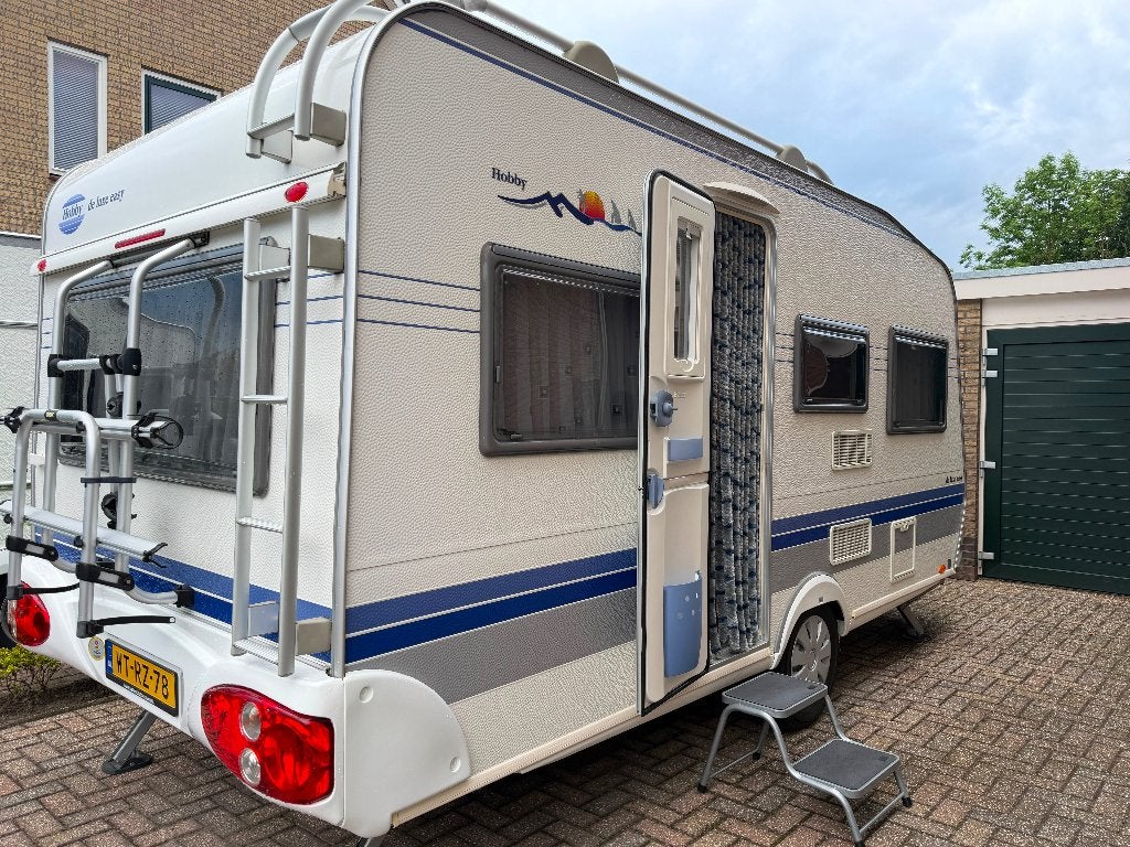 Hobby De Luxe Easy 450 UF (2006), Caravans en Kamperen, Rondzit, Hobby, Dwarsbed, Particulier