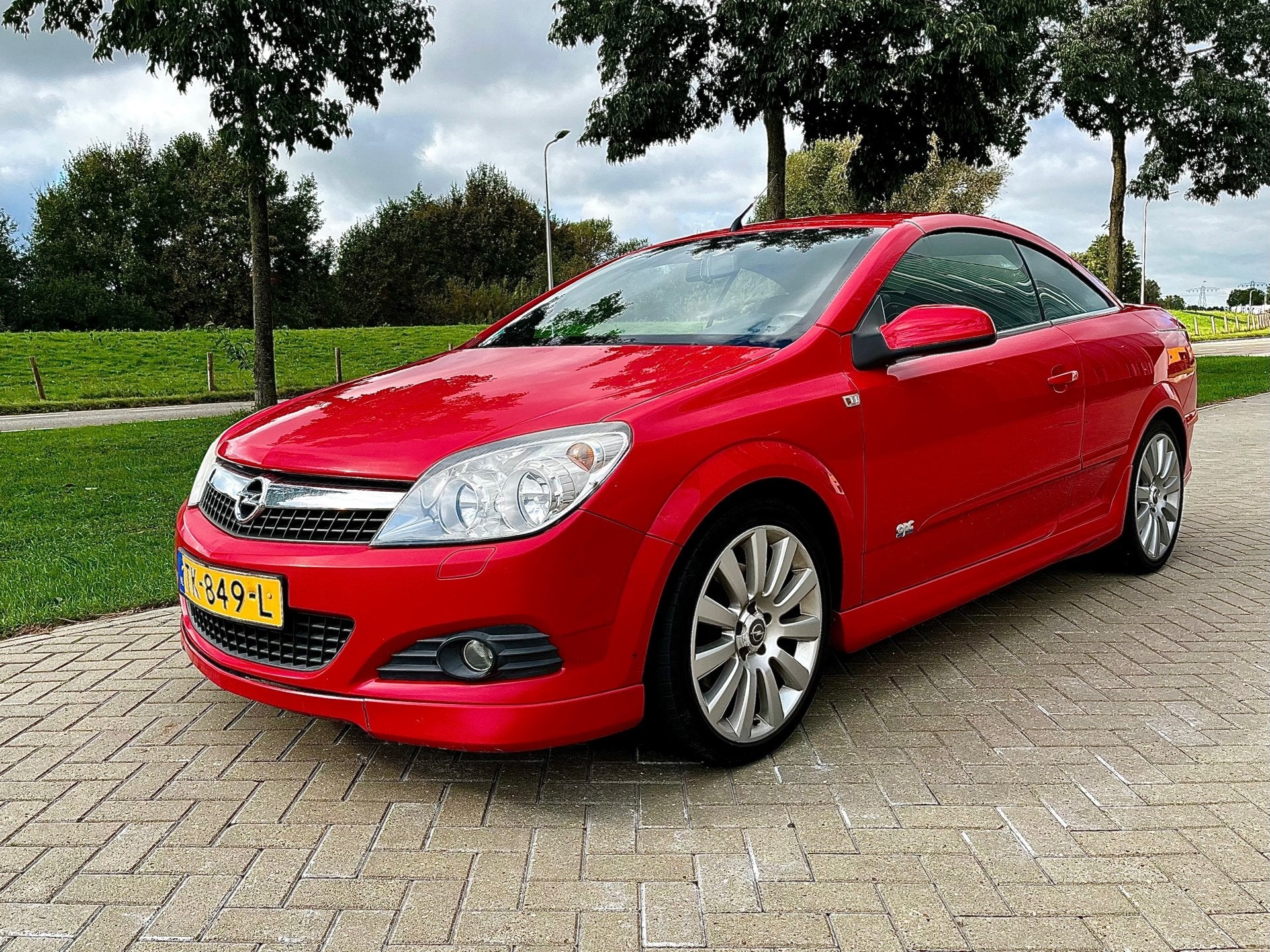 Opel Astra TwinTop 1.9 CDTi OPC Temptation, Gebruikt, Zwart, 4 cilinders, 4 stoelen