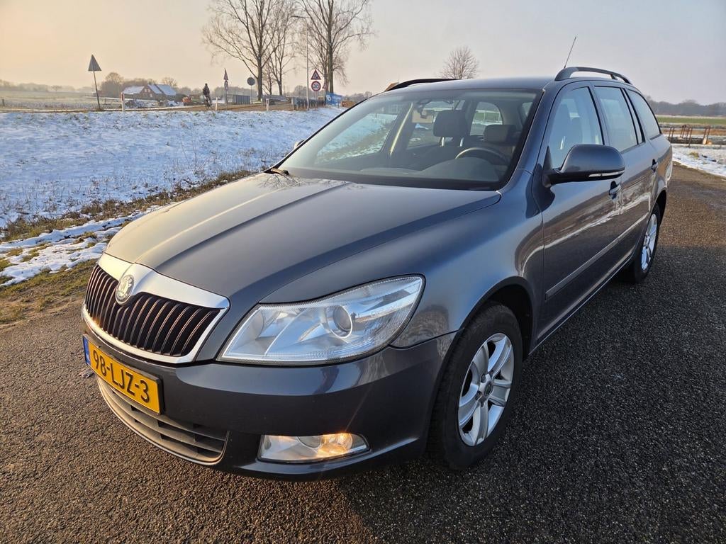 Skoda Octavia 1.2 TSI Combi 2010 Grijs, Voorwielaandrijving, Stof, Zwart, 4 cilinders