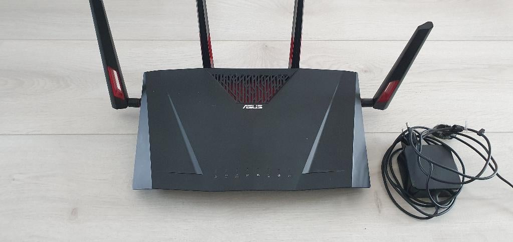 ASUS RT-AC88U AC3100 dual-band gigabit 8 poorts LAN, Computers en Software, Routers en Modems, Ophalen of Verzenden, Gebruikt