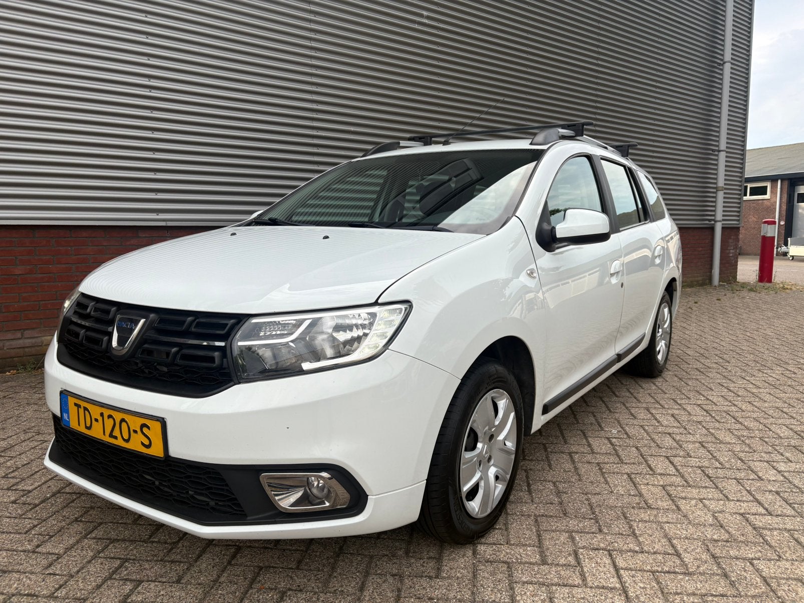 Dacia Logan 0.9 66KW TCE MCV 2018 Wit, Auto's, Voorwielaandrijving, Zwart, Bluetooth, Origineel Nederlands