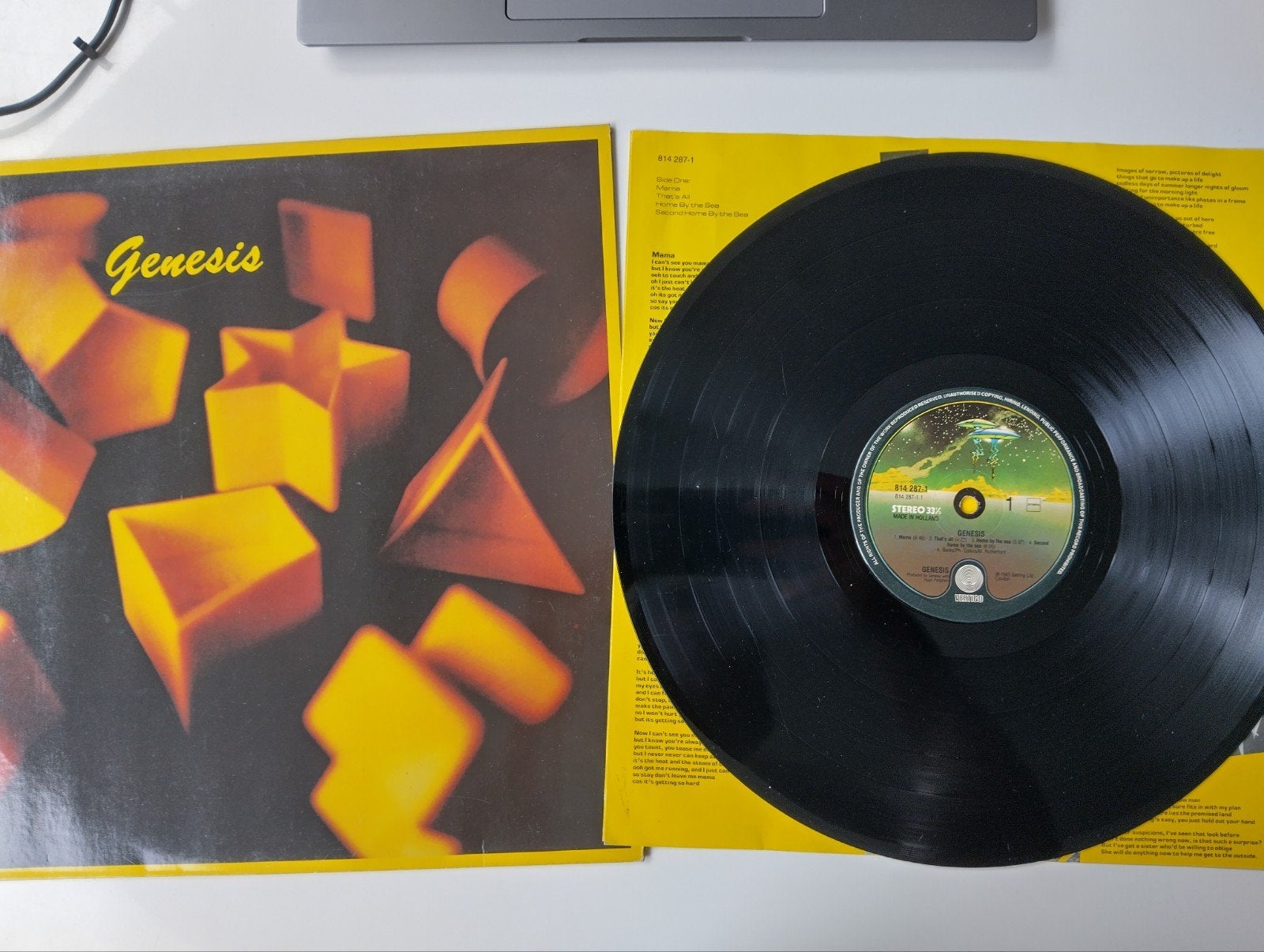 Genesis - Genesis LP (Gebruikt, haarlijntjes), Cd's en Dvd's, LP, Gebruikt, Pop, Ophalen of Verzenden