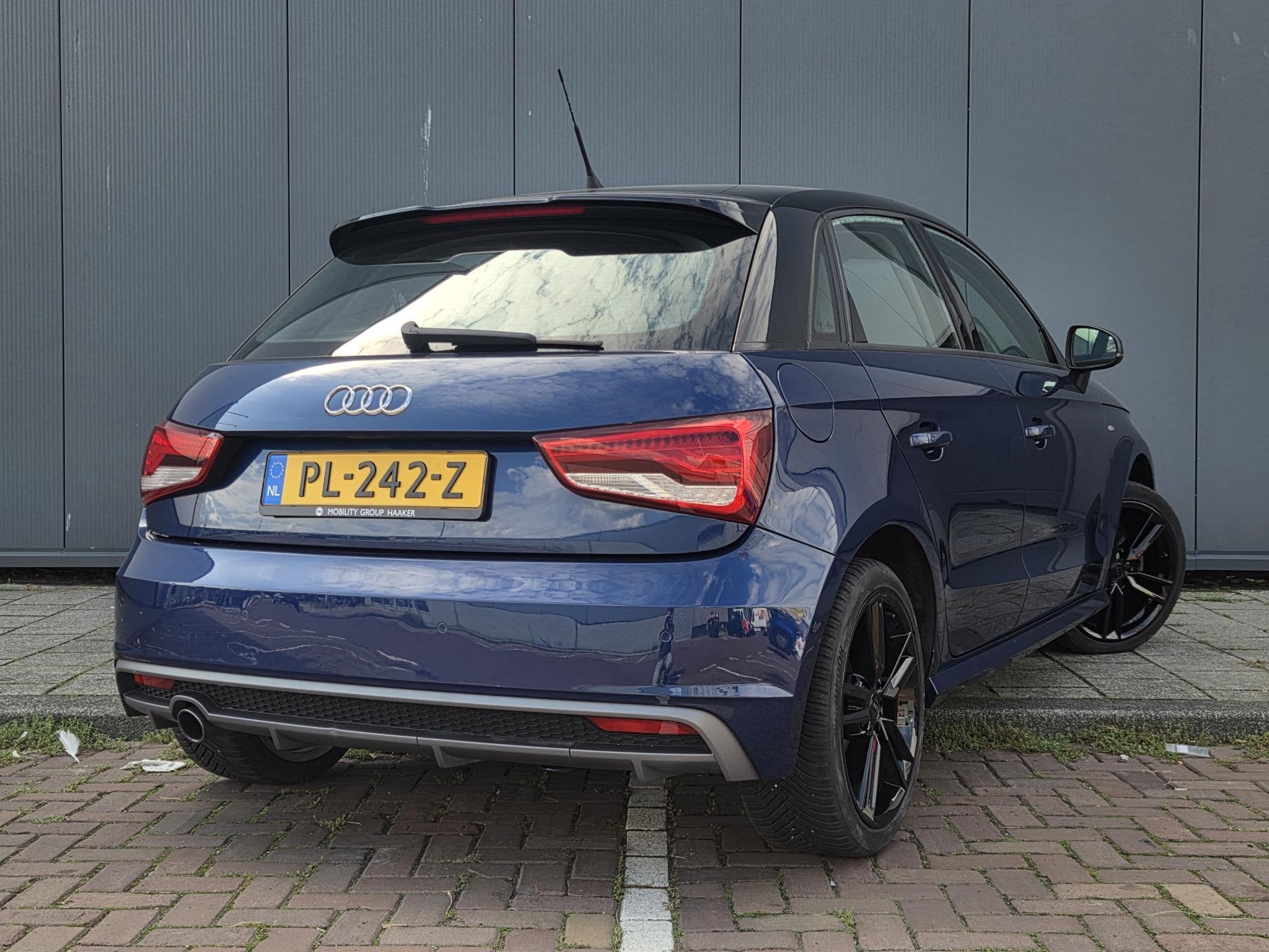 Audi A1 Sportback 1.0 TFSI Adrenalin | Navigatie | Bluetooth, Auto's, Voorwielaandrijving, Stof, 95 pk, Blauw