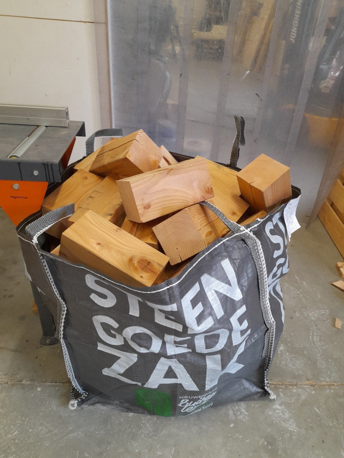 Bigbag Douglas Openhaardhout - 80x80x80 cm, Minder dan 3 m³, Ophalen, Overige houtsoorten, Blokken