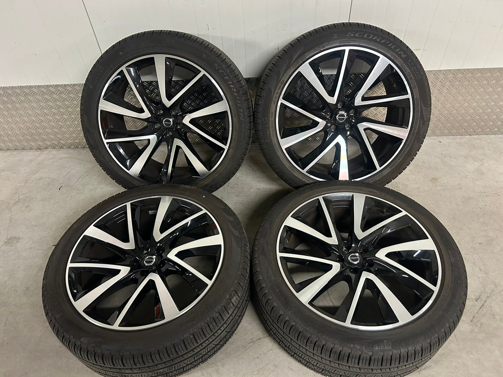 Volvo XC90 XC60 21 inch bicolor Pirelli Allseason 7,5mm, Auto-onderdelen, Banden en Velgen, Ophalen, Gebruikt, 275 mm, Banden en Velgen