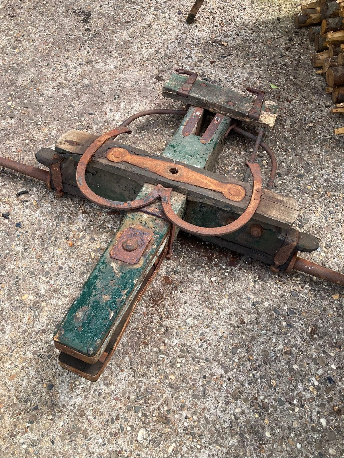 Oud onderstel van boerenwagen decoratie nostalgisch, Ophalen