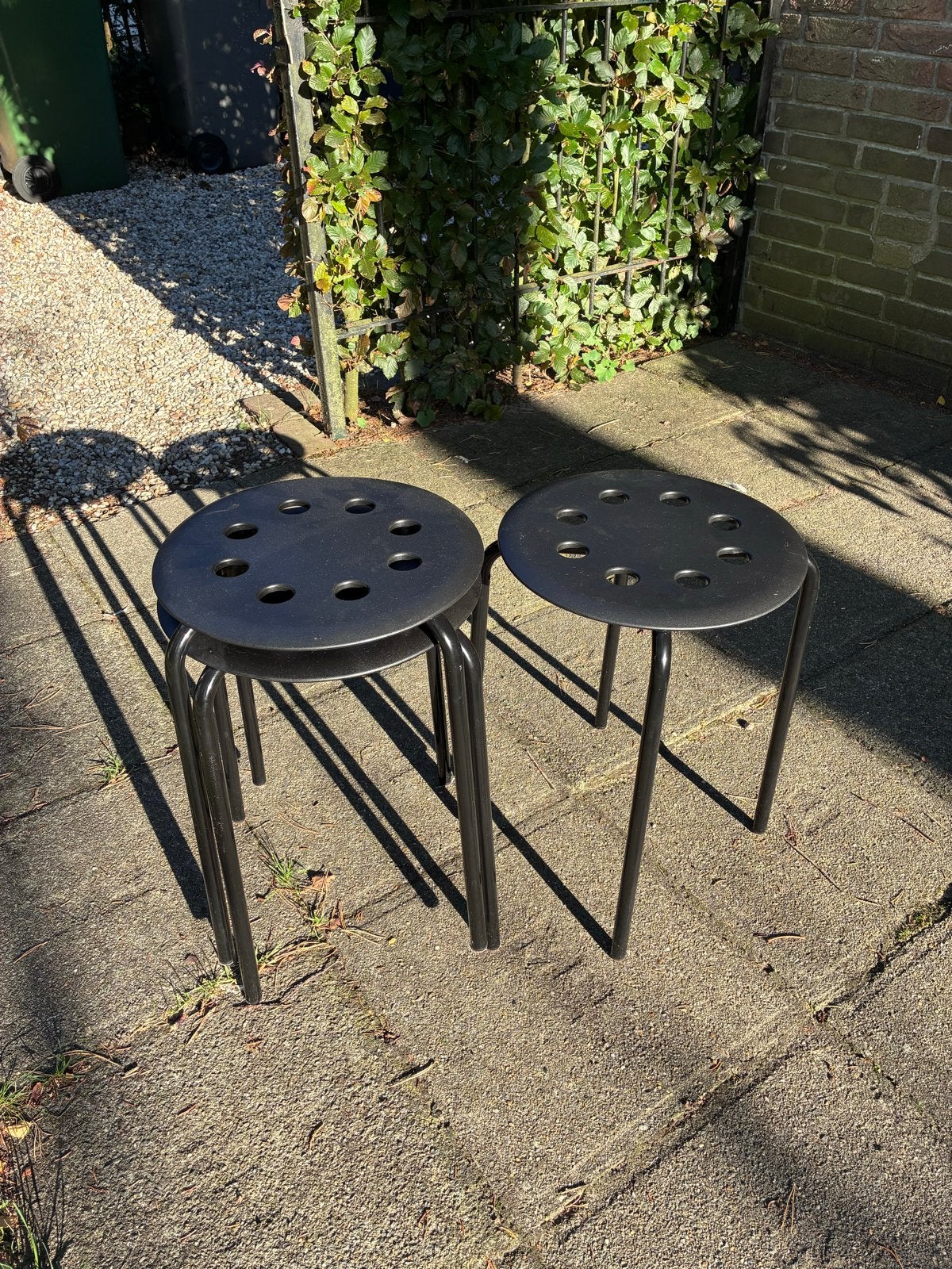Set van 3 zwarte krukjes - Stapelbaar en praktisch, Ophalen, Gebruikt, Staal