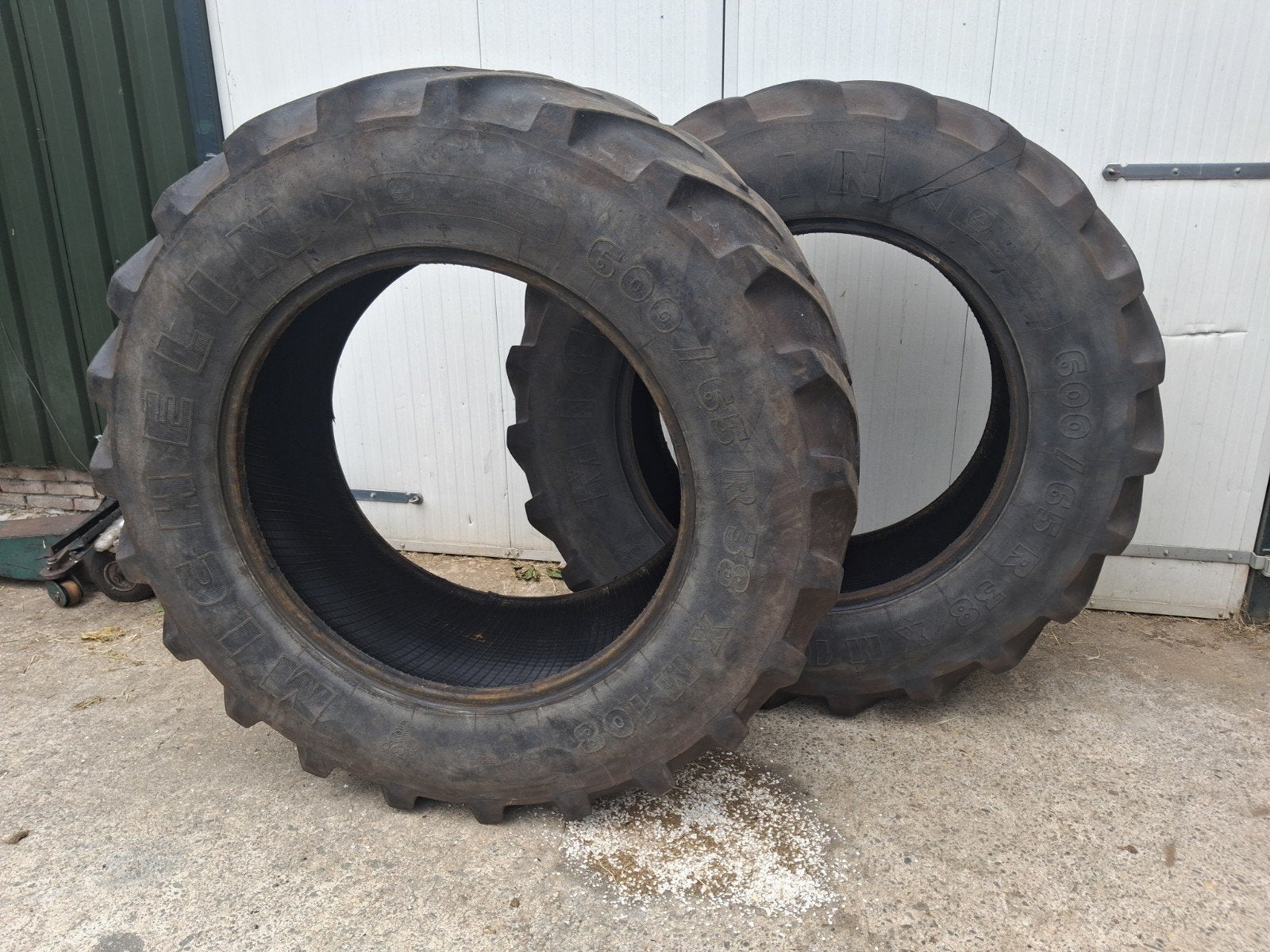 Michelin 600-65r38 banden, Ophalen