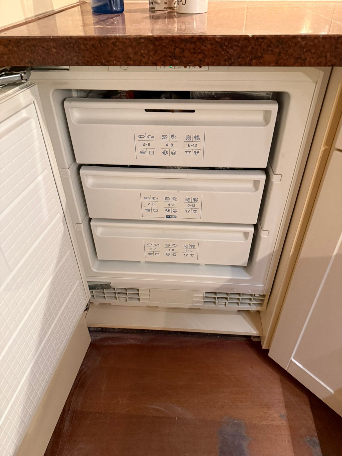Inbouwvriezer Bosch GUL1205/42, Ophalen, Gebruikt, Minder dan 85 cm, Minder dan 60 cm