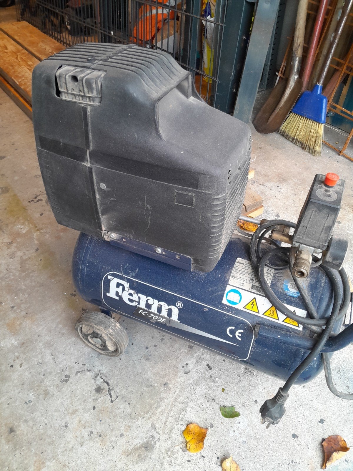Ferm Compressor FC-702F - Gebruikt maar functioneel, Ophalen, Gebruikt, 6 tot 10 bar, Minder dan 200 liter/min