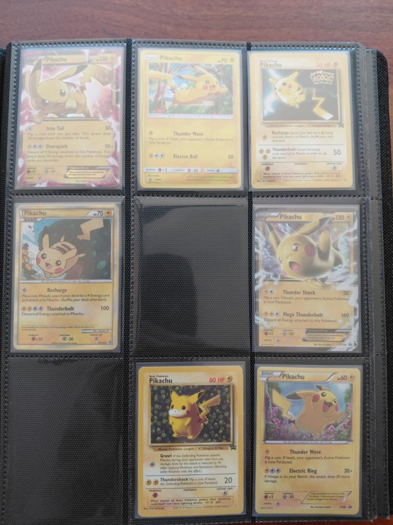 Pikachu pokemon kaarten, Ophalen of Verzenden, Zo goed als nieuw, Meerdere kaarten, Foil