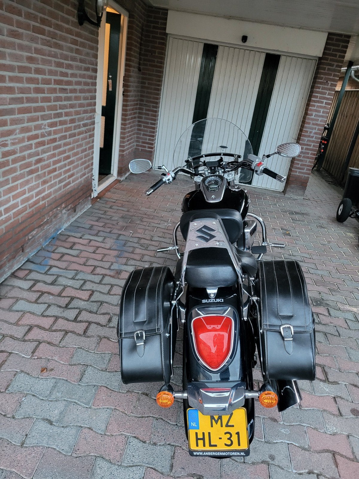 Suzuki Intruder 800  Injectie - 2011 vol, Cardan-aandrijving, 2 cilinders, Chopper, Gebruikt