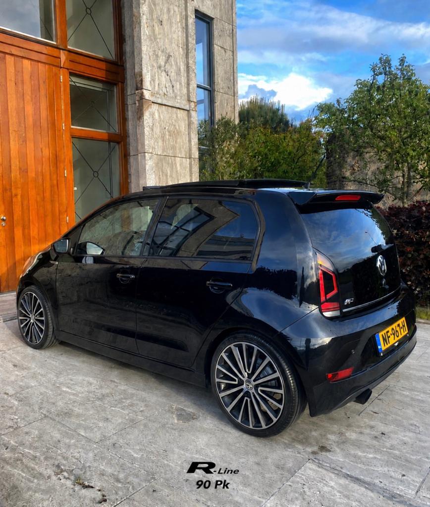 Volkswagen up! 90pk R-Line Panorama Clima Camera 17’ Uniek !, Auto's, Stof, 4 stoelen, Origineel Nederlands, Handgeschakeld
