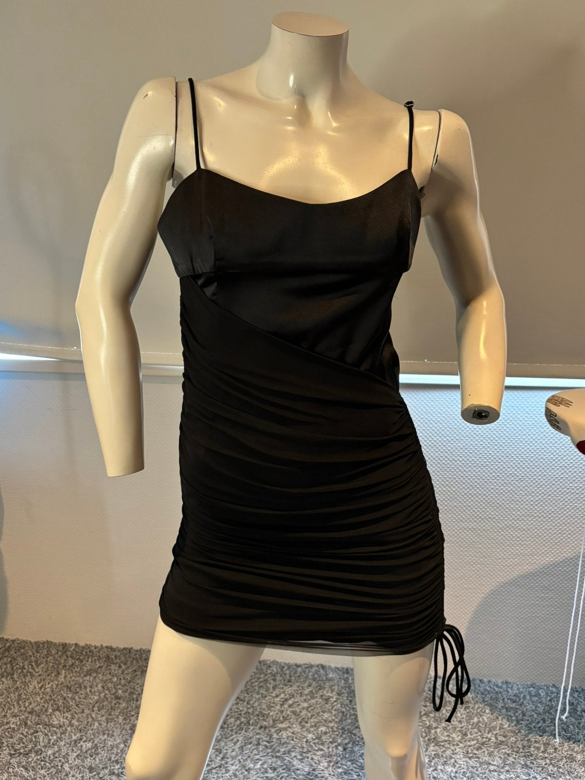 Zara jurkje apart model maat m nieuw, Kleding | Dames, Jurken, Maat 38/40 (M), ., Zwart, Nieuw
