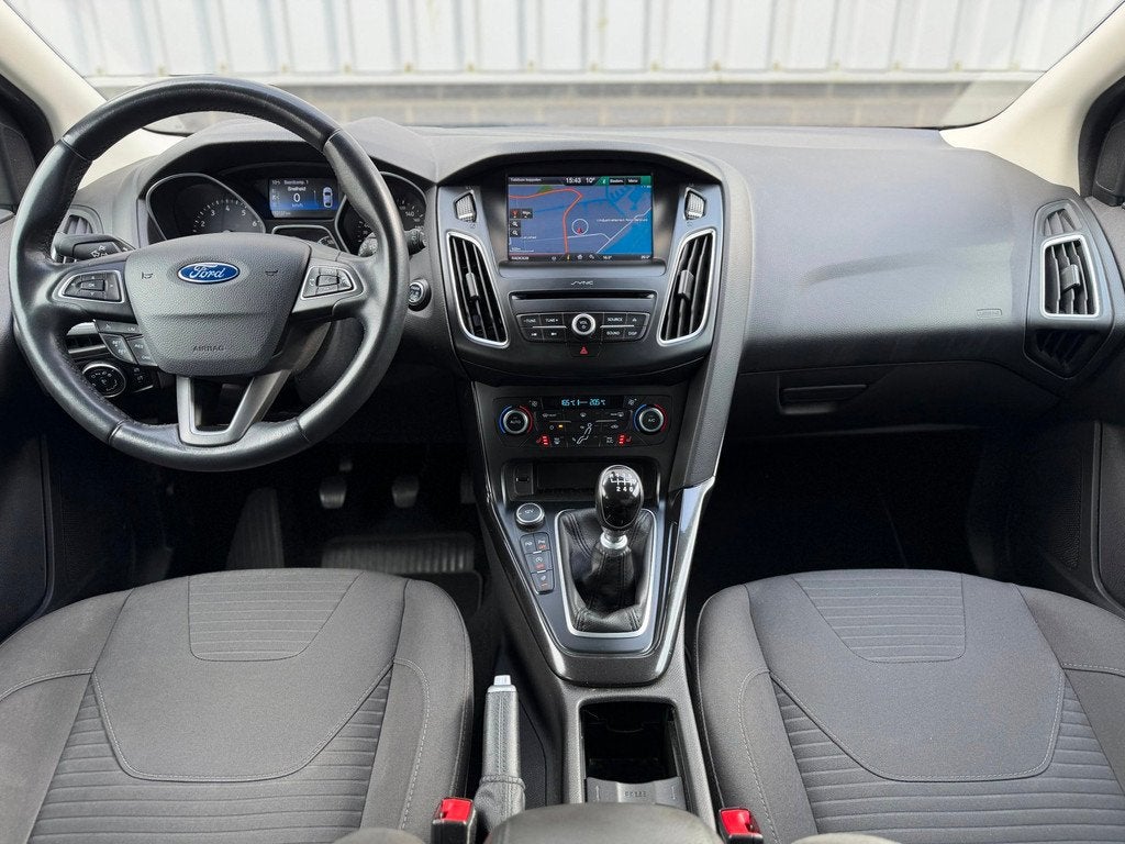 Ford Focus Wagon 1.0 Titanium |Navi|CruiseCtrl|PDC|Stuur/Sto, Auto's, Ford, Gebruikt, Zwart, Handgeschakeld, 1216 kg