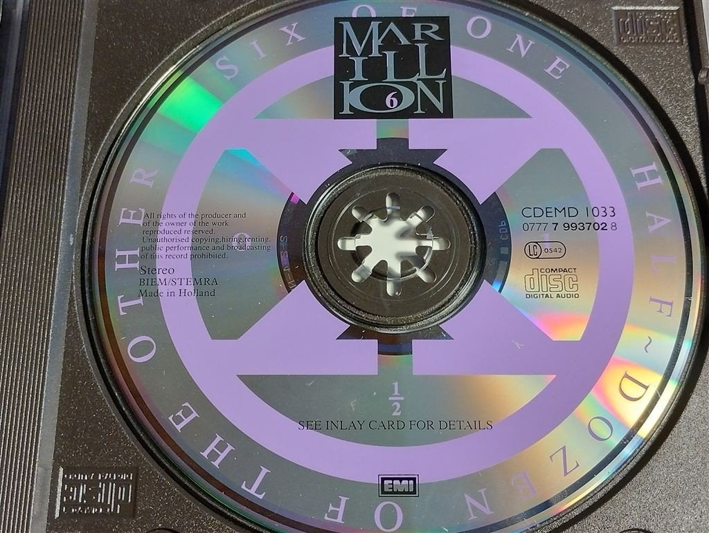 Marillion - A Singles Collection, Ophalen of Verzenden, Zo goed als nieuw, Poprock