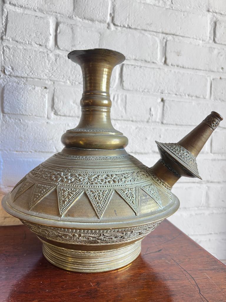 Antieke bronzen waterkan met gedetailleerde versieringen, Ophalen of Verzenden, Koper