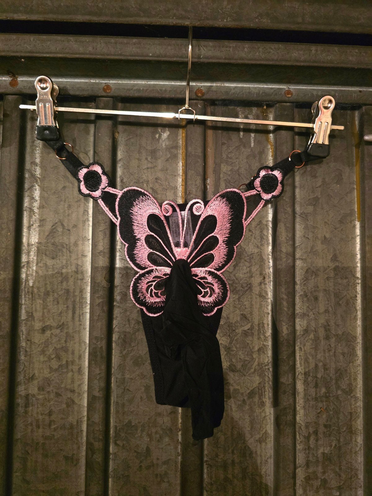 Zwarte string met huls met roze vlinder borduursel, Verzenden, Zwart