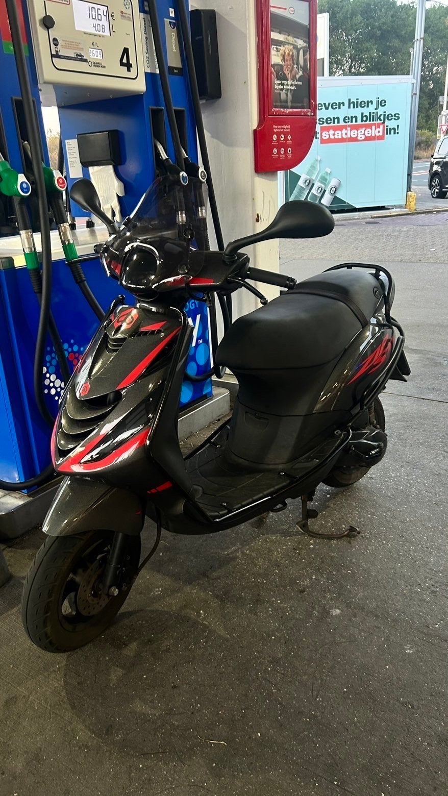 Piaggio Zip 2T 50cc Scooter - Zwart met Rode Details, Ophalen of Verzenden, Gebruikt, Tweetakt