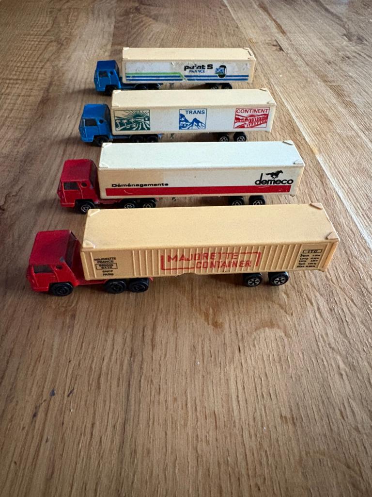 Partij Majorette 1/100 361 Berliet vrachtwagen met oplegger, Hobby en Vrije tijd, Ophalen of Verzenden, Gebruikt, Bus of Vrachtwagen