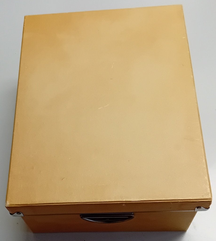 Te Koop: Twee kartonnen opbergdozen met een deksel, ZGAN., Ophalen of Verzenden, Zo goed als nieuw