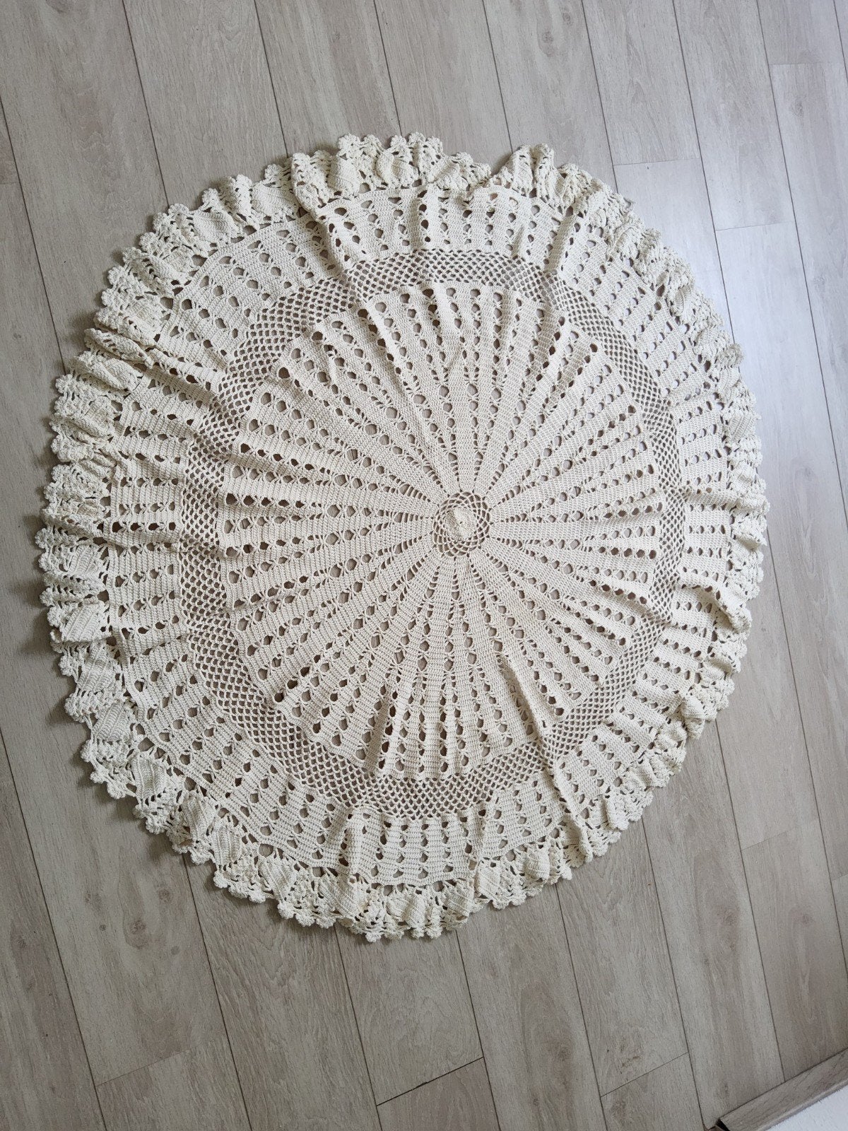 Handgehaakt rond tafelkleed - Vintage look, Vintage, Gebruikt, Beige, Verzenden