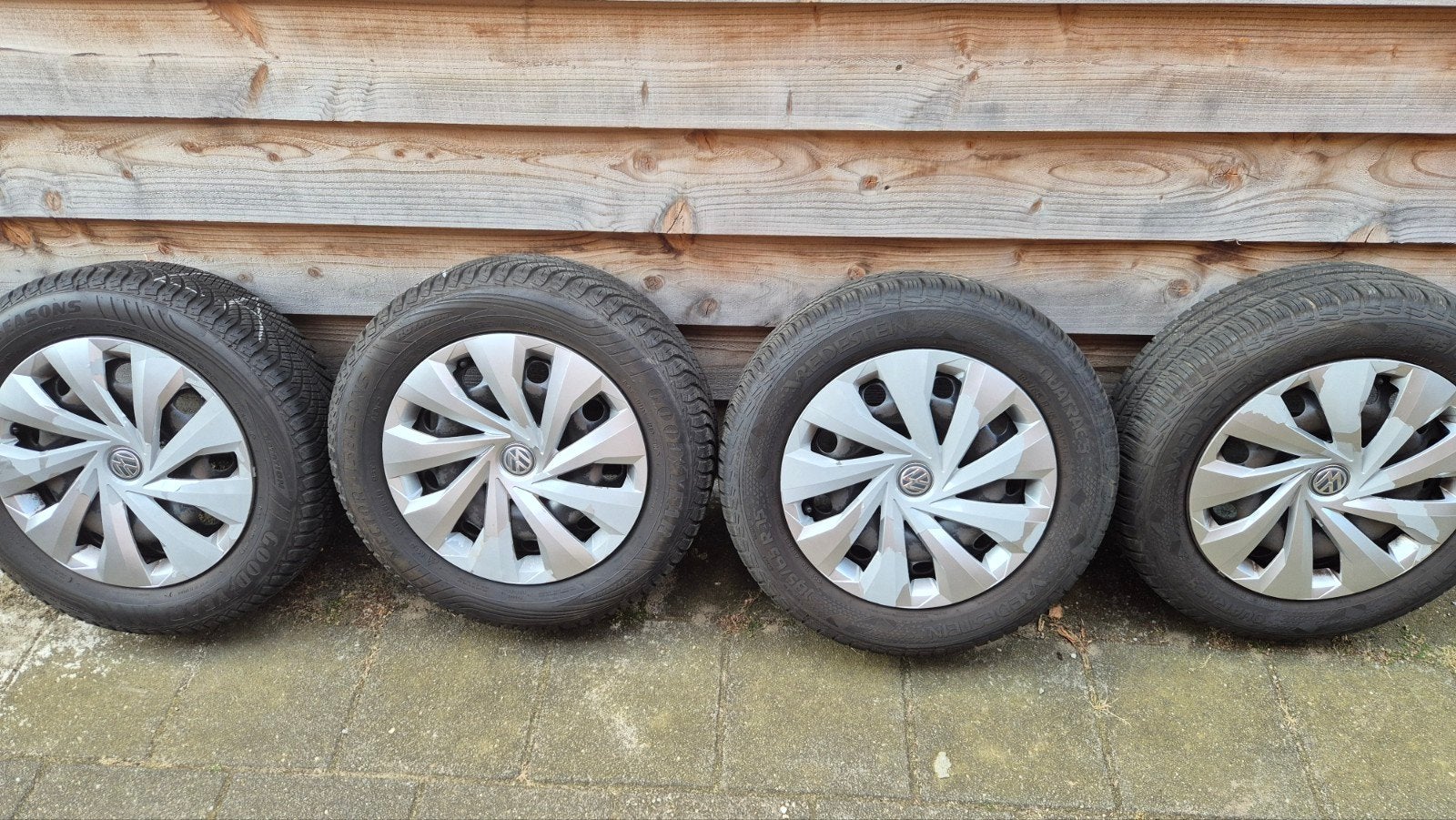 2x Vredestein & 2x Vector 4 seasons banden 185/65/R15, Ophalen, Zo goed als nieuw