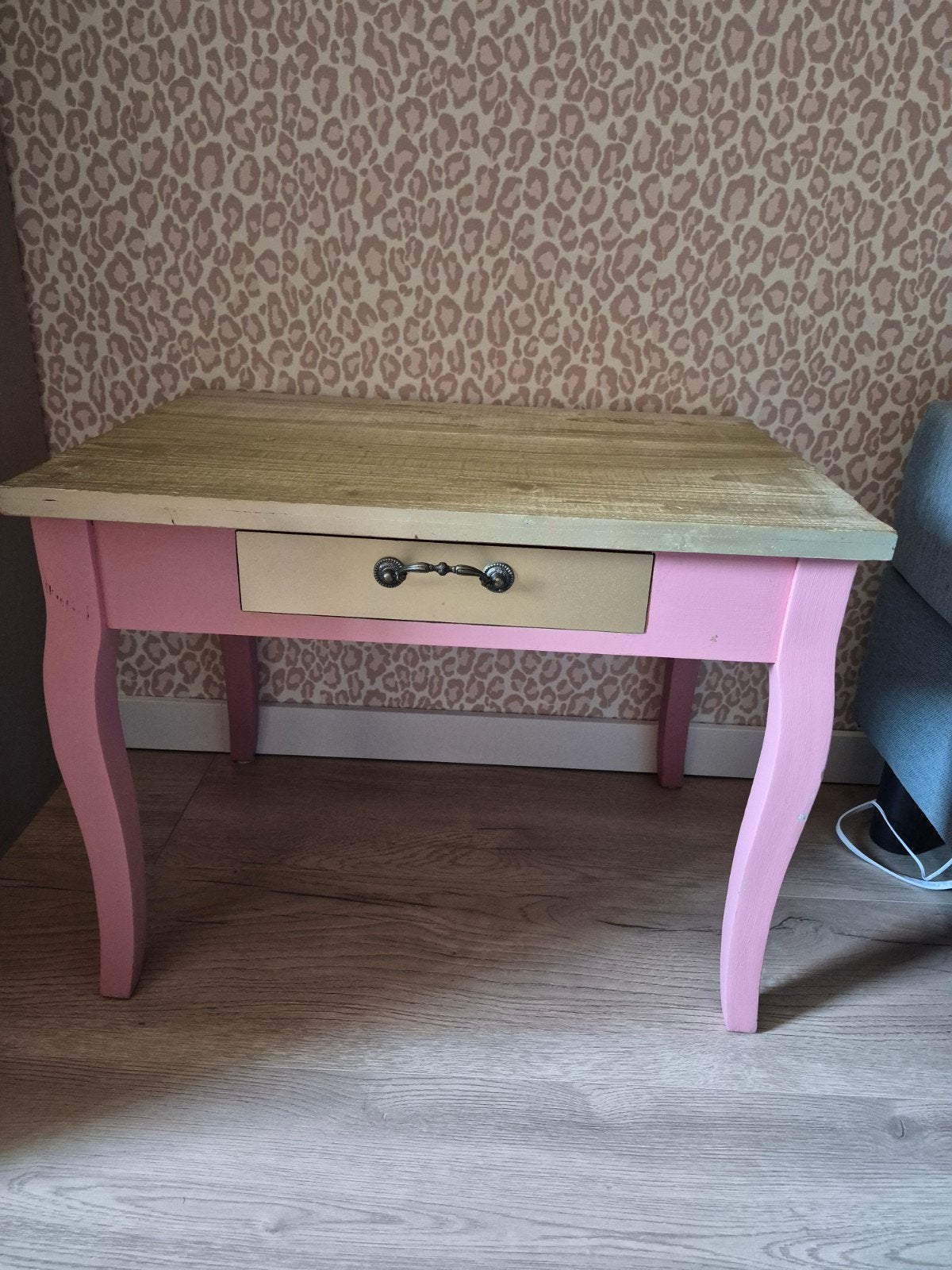 Roze bijzettafel met lade - Houten blad, Gebruikt, Vintage, Brocante, 55 tot 75 cm, Rechthoekig