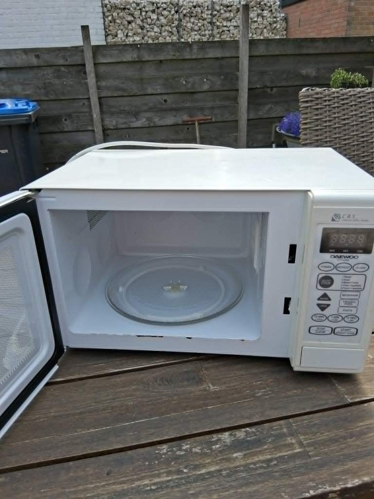 magnetron daewoo, Ophalen, Zo goed als nieuw, Vrijstaand, Draaiplateau
